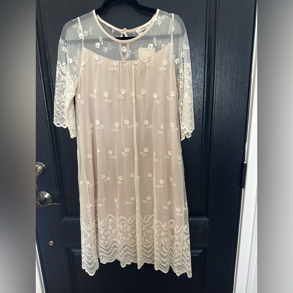 Orange Creek, Embroidered Overlay, Ivory Dress
Sz M
NWT